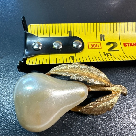 Vintage JJ Gold and Cream Pearl Brooch Pin with Leaf Design 1831 R - Picture 7 of 8